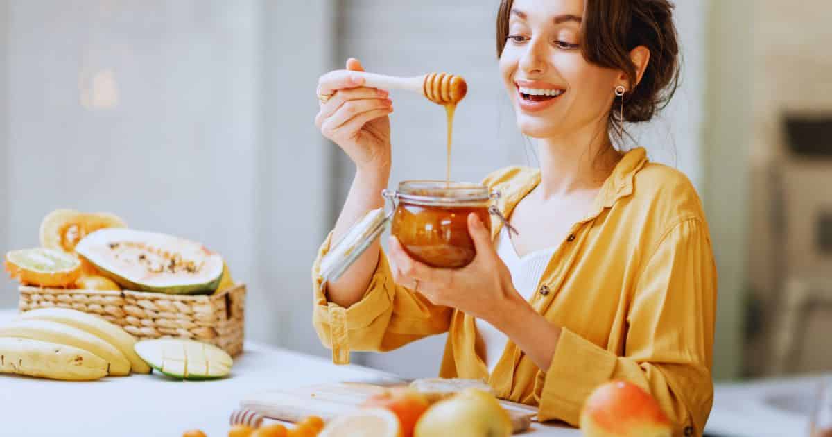 Sharing honey with neighbors can turn them into beekeeping supporters